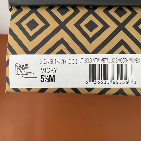 Charles by Charles David Micky Lt Gold Metallic Smooth Woven Block Heel Size 5.5 - Picture 4 of 7